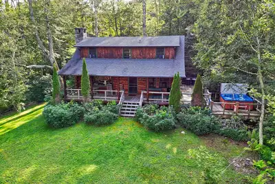 Image de Winds Aloft ~ Cabane pittoresque avec vue sur la montagne grand-père, foyer, bain à remous