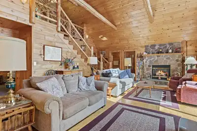 Image de Nouvelle Liste! Cabine au bord du lac avec magnifique mezzanine, salle de jeux, vues, quai privé