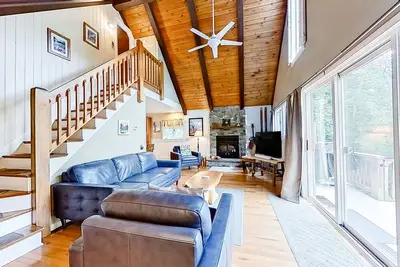 Image de Bord de l'eau et maison chien-friendly sur la rivière Saco avec une plage de sable