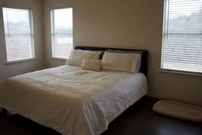 Image de Belle maison de démarrage idéale pour les familles qui déménagent avec des animaux domestiques