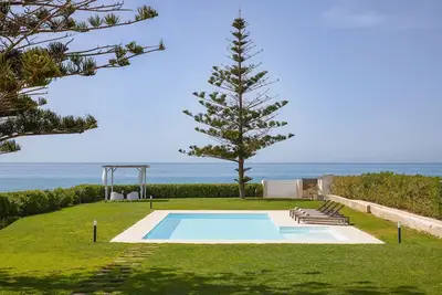 Image de Fantastique villa en bord de mer avec piscine et vue panoramique