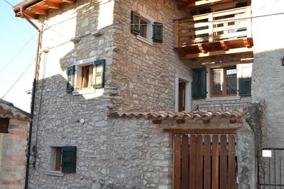 Image de gite à la campagne dans un village calme pour des vacances reposantes