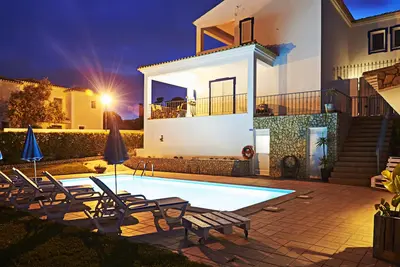 Image de Solarium Villa avec piscine privée près du centre de Carvoeiro