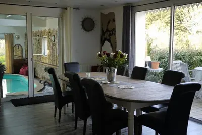 Image de Maison de charme sur parc 4300m et piscine intérieure chauffée, 16/18 P
