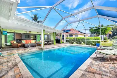 Image de Villa de luxe - Piscine d'eau salée chauffée & Spa sur le Golfe Canal accès