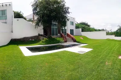 Image de Casa con amplio jardĂn