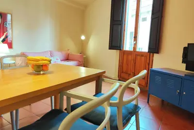 Rambla L · Spacious 2 Br apt free wifi - equipped