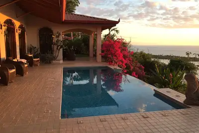 Image de Pacific Coastal Villa de luxe. Voir en bord de mer! Si mer Voir!