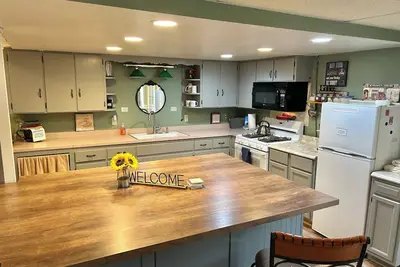 Image de Privé Niveau inférieur Appartement, Animaux acceptés!