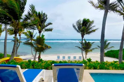 Image de Sea Sea Sea Beachfront HomeAway from Home dans la communauté tranquille de Rum Point