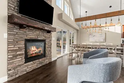 Image de Superbe Chateau Retreat: Lakeview, 7 suites King + 2 chambres avec lits superposés, 9 salles de bains