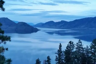 Image de The Blue Horizon Suite - 1Bedroom 1 Salle de bain avec vue imprenable sur le lac et la montagne