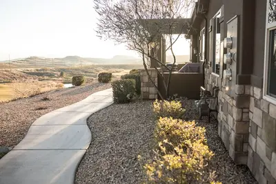 Image de The Crows Nest, une belle maison de ville située sur le parcours de golf de Coral Canyon