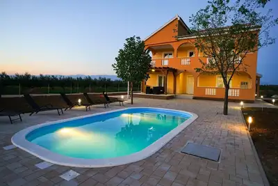 Image de Maison à Prkos avec Piscine Privée