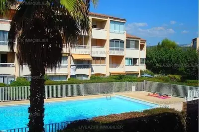 Image de Studio avec terrasse dans résidence avec piscine pour 4
