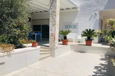 Image de Emplacement avec un style moderne et luxueux, à 80 mètres de la mer