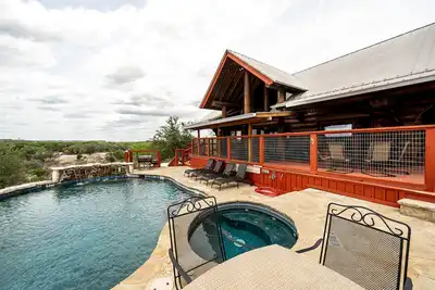 Image de Pet Friendly-Piscine / spa. 3 chambres 2. 5 salles de bain
