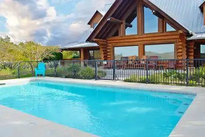Image de Cinq chambres / quatre salles de bain, mezzanine, piscine de sport, 20 personnes