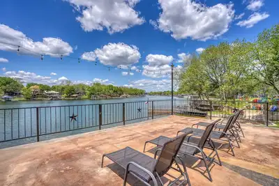 Image de 5000 sq. Ft maison avec une vue imprenable sur le front de mer et des équipements de la station