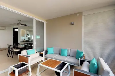 Image de Condo confortable avec piscine partagée et divertissement - en voiture de la plage