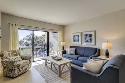 Image de Deux chambres, deux salles de bains, unité au 2e étage à Shorewood, près de Coligny, peut accueillir confortablement huit personnes.