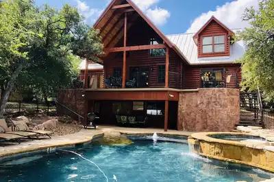 Image de 4 lits / 5. 5 Bath Log Home-Commodités assurent un bon moment