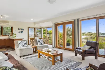 Image de Beachcomber se promène dans la baie