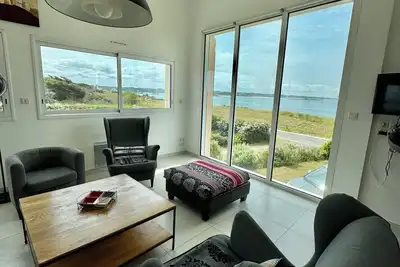 Image de Maison d'architecte pieds dans l'eau au cœur du pays pagan