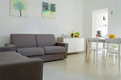 Image de appartement lumineux entièrement restauré