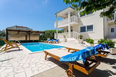 Image de Villa de luxe avec piscine, gymnase, Vélos Et Belle Vue sur Mer
