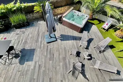 Image de Maison pour 4  Jacuzzi/Jardin  privés 400m à pied plages commerces 2 salles bain