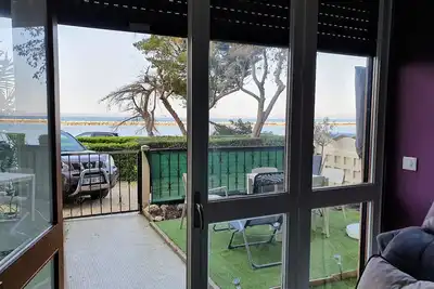 Image de Martigues Superbe T1 calme face à de l'étang de Berre