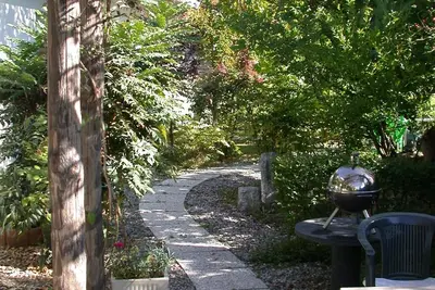 Image de Moderne appartement de jardin de 3 chambres avec un maximum d'intimité