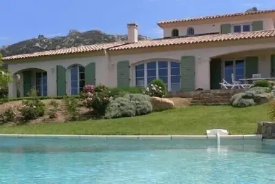 Image de Villa avec piscine, vue sur la mer, pour 6 personnes, soigneusement décorée