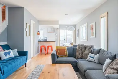 Image de Nouveau! Maison de ville moderne et confortable 2bd / 2ba à 4 minutes de 4 stations de ski de classe mondiale.