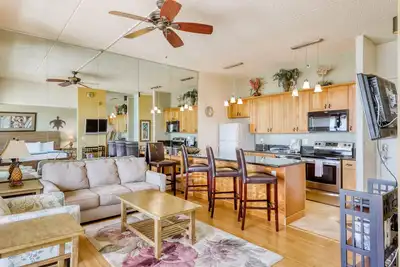 Image de Bel appartement w / vue sur l'océan, piscine partagée / jacuzzi - près de la plage