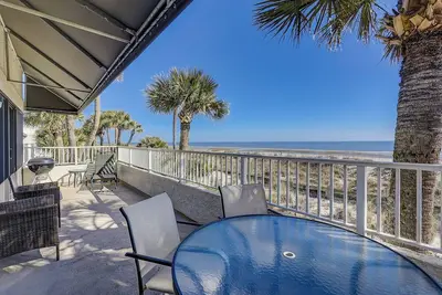 Image de Palmetto Dunes Villa 3 chambres / 4 salles de bain en bord de mer située sur l'île Hilton Head, près de Shelter Cove!