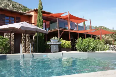 Image de magnifique villa panoramique mer avec paillote exclusive sur la plage
