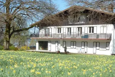 Image de Appart 100 m² Centre-ville dans jardin 2 Ha à 300 m du Lac (vues jardin & lac)