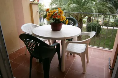 Image de A 100 mètres de la plage! vue sur jardin, avec terrasse et en centre ville