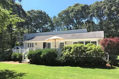 Image de Nouveau pour 2019! Retraite Edgartown 3 chambres près de Conservation Land, ville et plage
