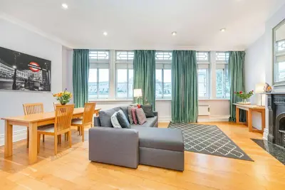 Image de Inviting top floor one bedroom apartment with terrace by Trafalgar Square (Cp)