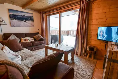 Bel Appartement 6 Pers. Ski aux Pieds, 1ère Ét. Terrasse 83m², Parking, Wifi, St Martin de Belleville