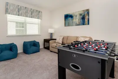 Image de Maison flambant neuve, prix spéciaux pour les familles hors domicile, clubhouse magnifique avec restaurant, café, bar et bar à crème glacée, près de Disney!