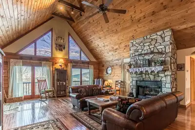 Image de Loft de Meagan - Seven Devils! Great views, Game Room, Hot Tub