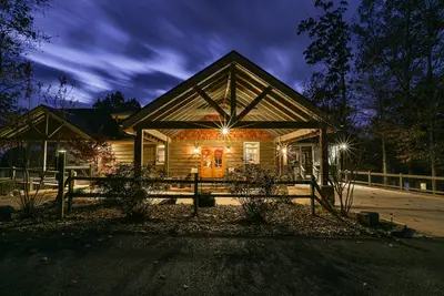 Image de Longue vue sur les montagnes en couches dans un quartier paisible!