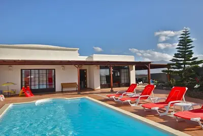 Image de Villa Celeste: paix, espace, lumière et luxe
