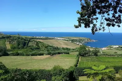 Image de endroit calme et isolé, mais central, les vacances en famille parfaites