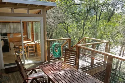 Image de Morning Dew - Une maison au bord de la rivière à Healdsburg