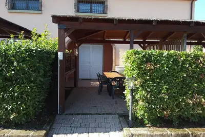 Image de Grand appartement de quatre pièces avec piscine près de la mer